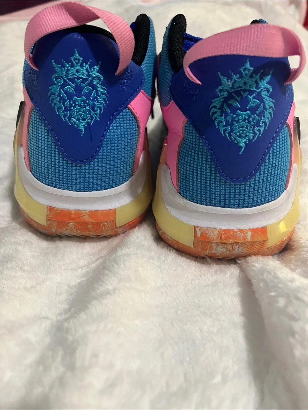 Nike Lebron Witness VII big kids basketball shoes